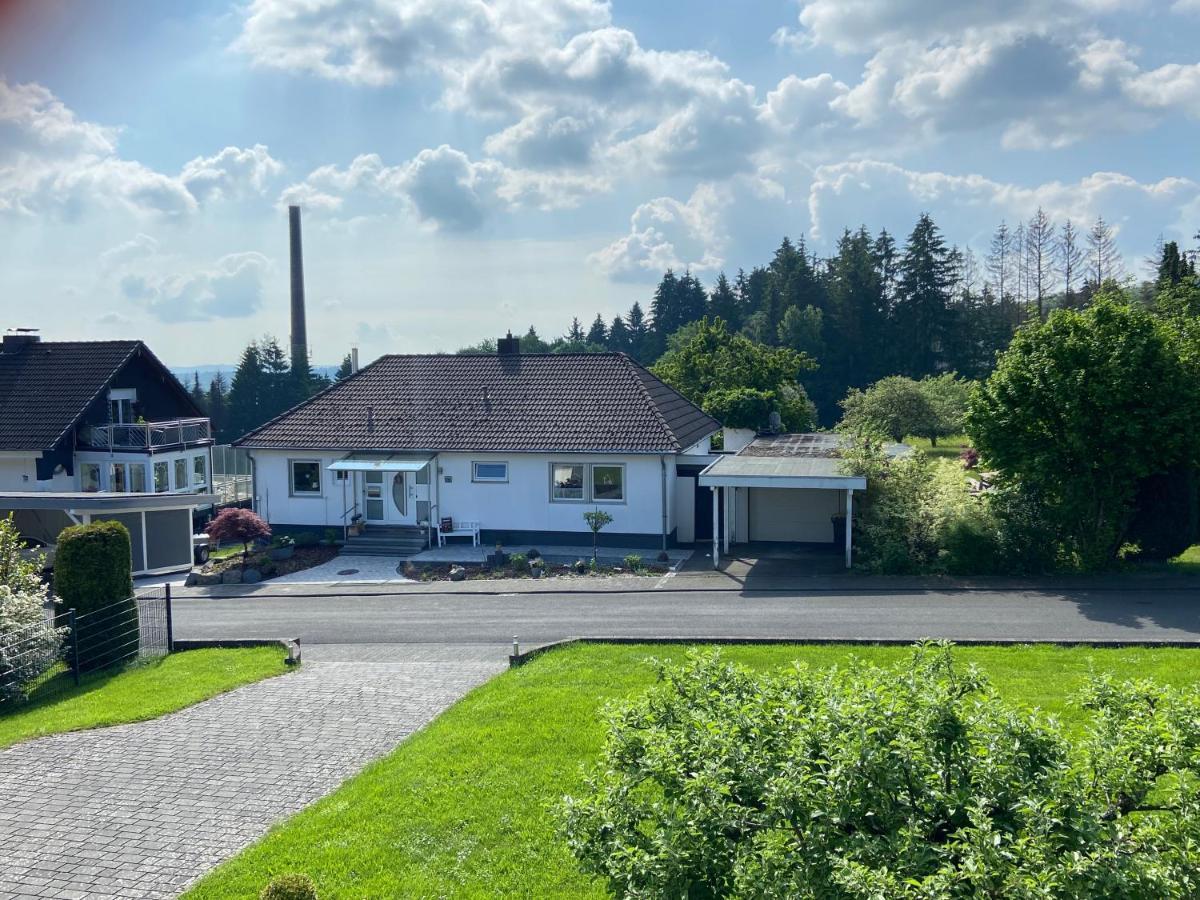 Buchlindenweg - Zimmer & Ferienwohnung Breitscheid  Exteriör bild