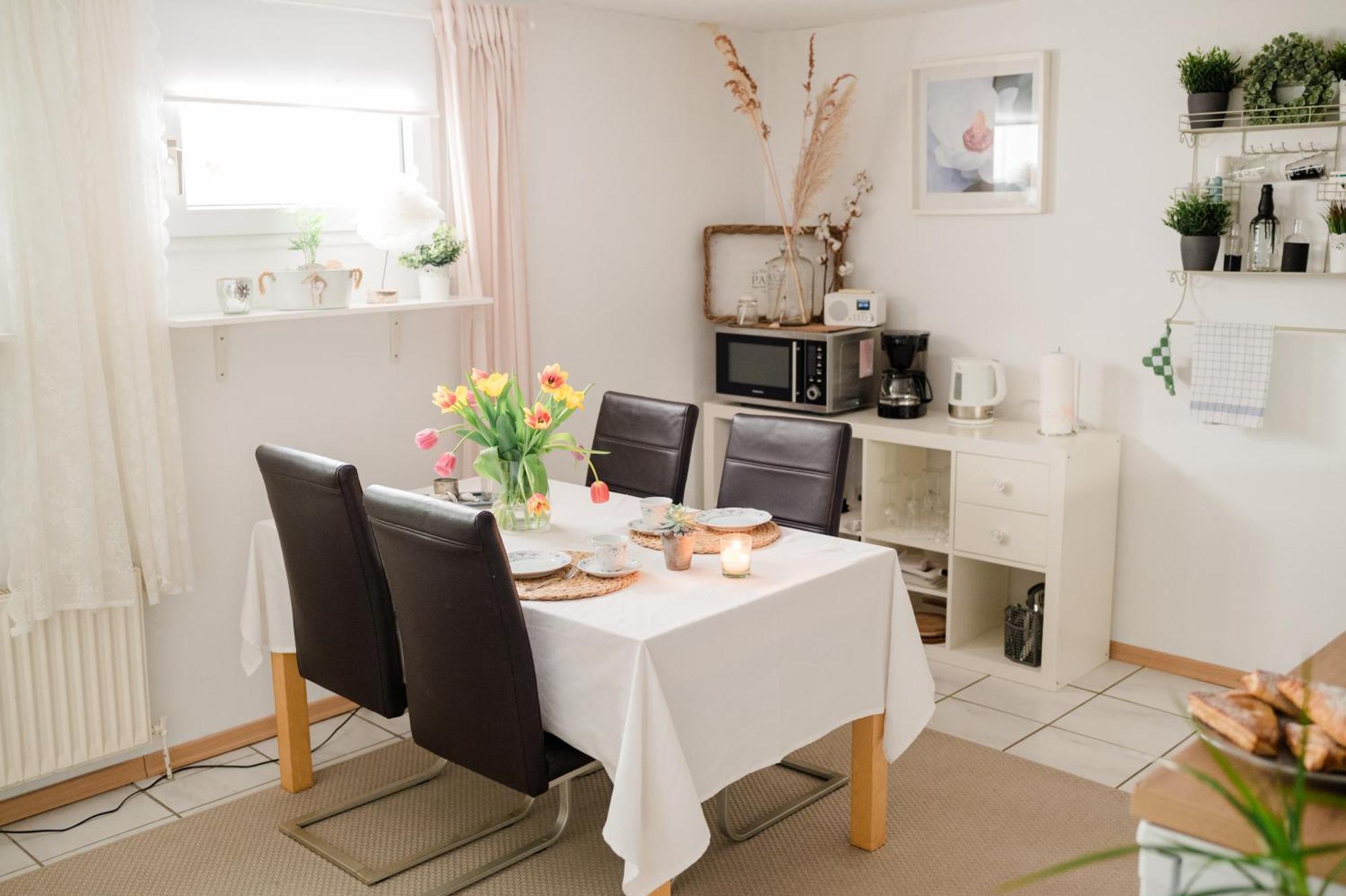 Buchlindenweg - Zimmer & Ferienwohnung Breitscheid  Exteriör bild